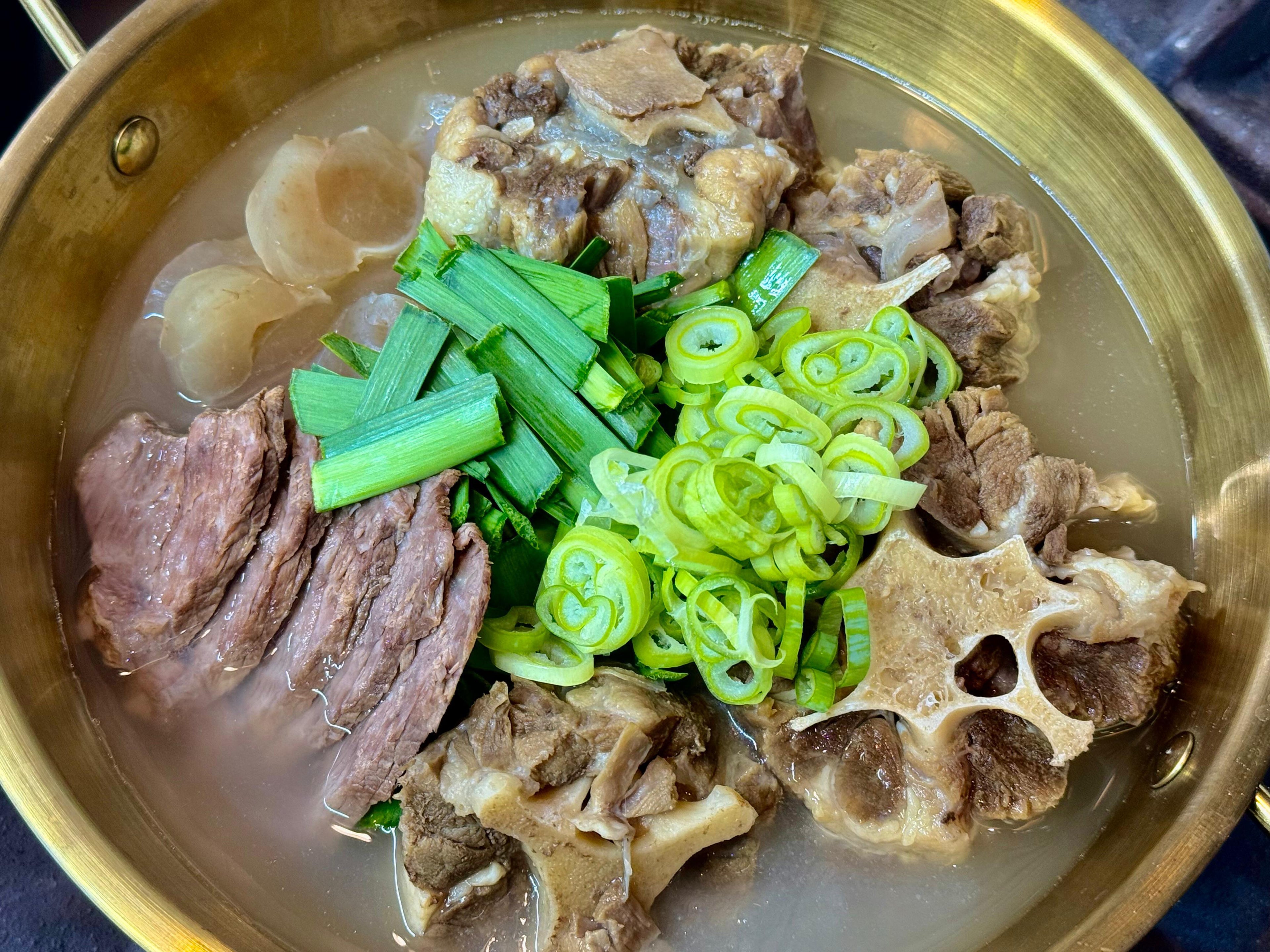꼬리곰탕 Oxtail Soup