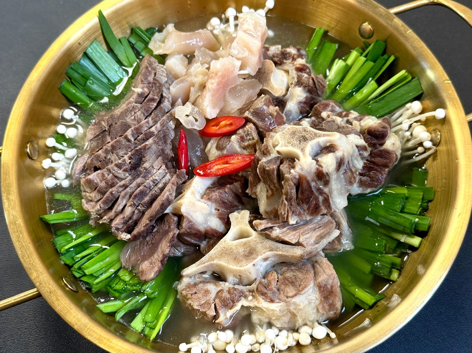 꼬리 모둠 수육 Oxtail Assorted Sooyook